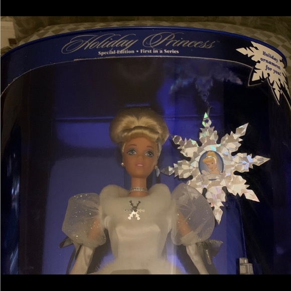 Barbie Holiday Vintage Cinderella Doll - Picture 5 of 8